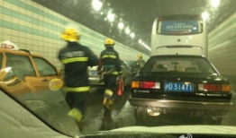 哈尔滨路隧道爆料视频,惊现神秘现象，揭秘地下交通秘密